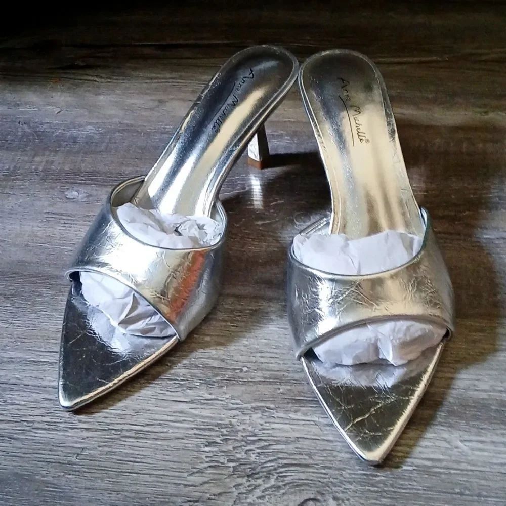 Anne Michelle silver slip on pointed toe dress sandals Sz 9 NWOT